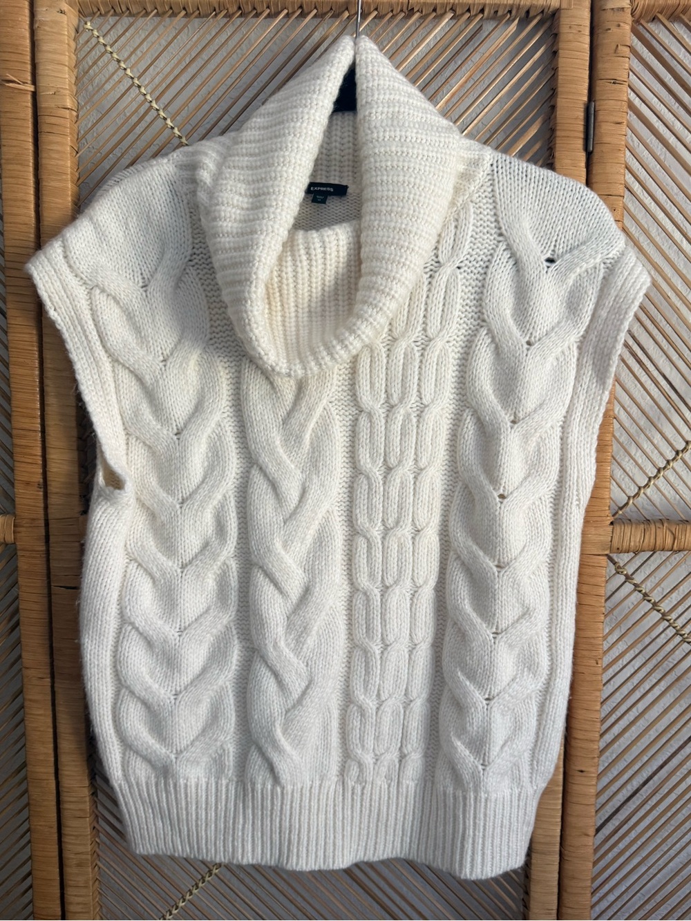 NWOT - ExpressCable Knit Sleeveless Turtleneck Sweater - Size M